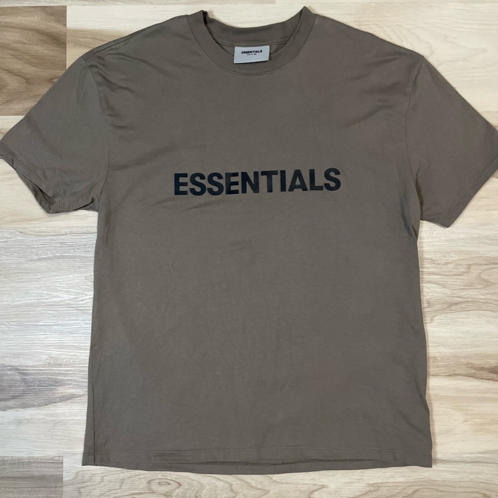 Fear of God ESSENTIALS mens Tee size Small.